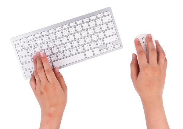 Женщина работает в домашнем офисе рука на клавиатуре на белой backgroun — стоковое фото