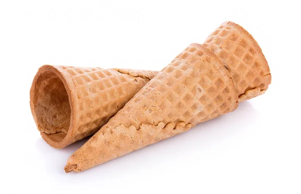 Dolce cono di wafer isolato su sfondo bianco — Foto Stock