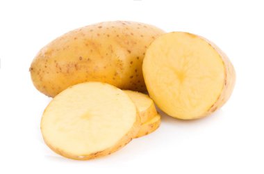 Beyaz arkaplanda izole edilmiş patates