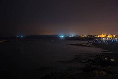 Ay deniz kıyısında ay yolda ayarla