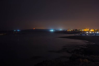 Ay deniz kıyısında ay yolda ayarla