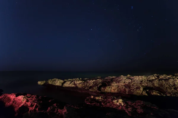 Piedra piedras mar cielo estrellado — Foto de Stock