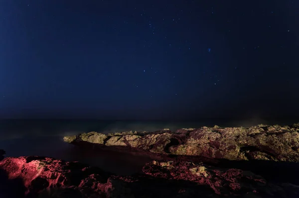 Piedra piedras mar cielo estrellado — Foto de Stock