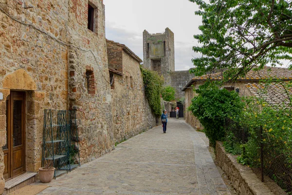 Gata Med Antika Murar Den Medeltida Byn Monteriggioni Toscana — Stockfoto