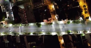 Hava cenital avenue şehir gece çekimi