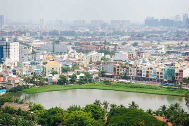 Ho Chi Minh city skyline erken sabah sisli, Vietnam. Ho Chi Minh city (aka Saigon) olduğunu en büyük şehri ve Vietnam ekonomik Merkezi nüfus ile yaklaşık 10 milyon kişi.