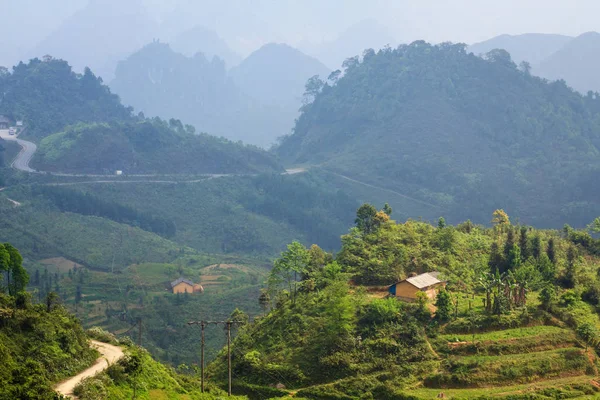 Quan Ba Heaven Gate, Ha Giang, Vietname. Quan Ba é um distrito rural da província de Ha Giang, na região nordeste do Vietnã. Ha Giang é o lugar onde quase 90% da população são minorias étnicas com sua cultura e vida . — Fotografia de Stock
