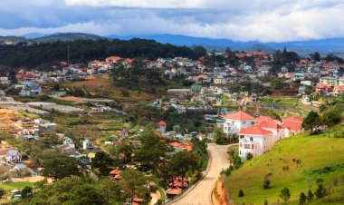Dalat şehir, Robin hill, Dalat, Lam Dong, Vietnam görünümden. En çok da Lat güzel ve Vietnam ünlü şehir.