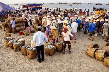 Geleneksel Balık pazarı sahilde uzun Hai, Vung Tau, Vietnam. Bu Pazar sadece sabahın erken saatlerinde olur.