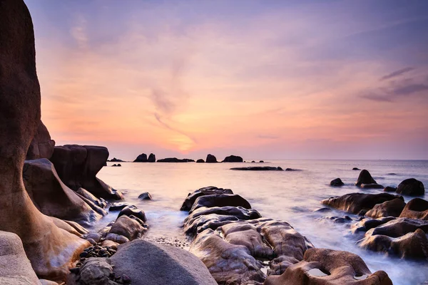 Sunrise, Binh Thuan, Vietnam co Thach plaj. Doğa verir Tuy Phong, Binh Thuan, Vietnam için bir sanat şaheseri co Thach beach gibidir.