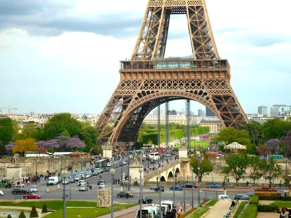 Wieża Eiffla od Trocadero na dzień wiosny — Zdjęcie stockowe