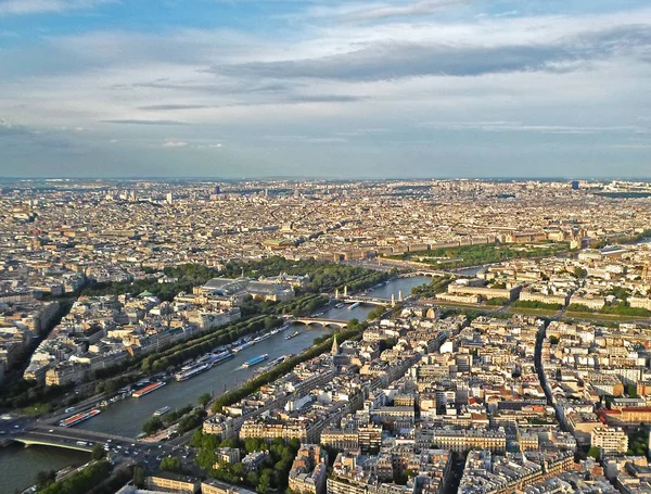 Letecký pohled na Paříž z Eiffelovy věže — Stock fotografie