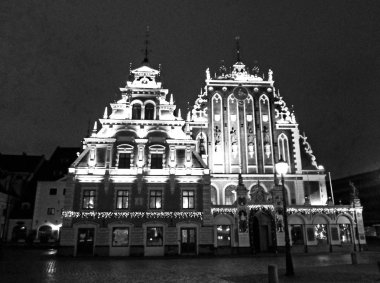 Riga 'nın tarihi merkezindeki Blackheads evi