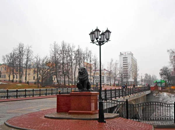 Vista del puente Pushkinsky — Foto de Stock