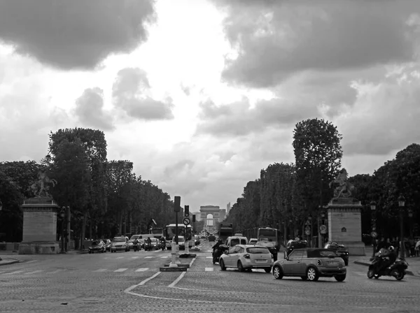 A Champs-Élysées és az Arch de Triumph — Stock Fotó