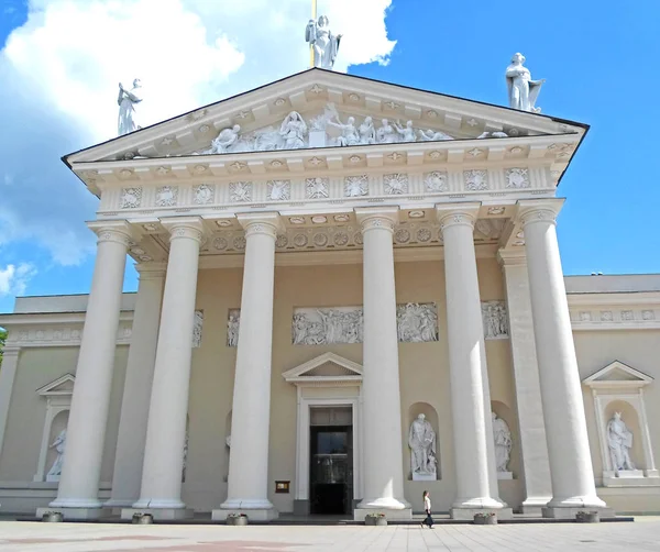 Gevel van de kathedraal basiliek — Stockfoto