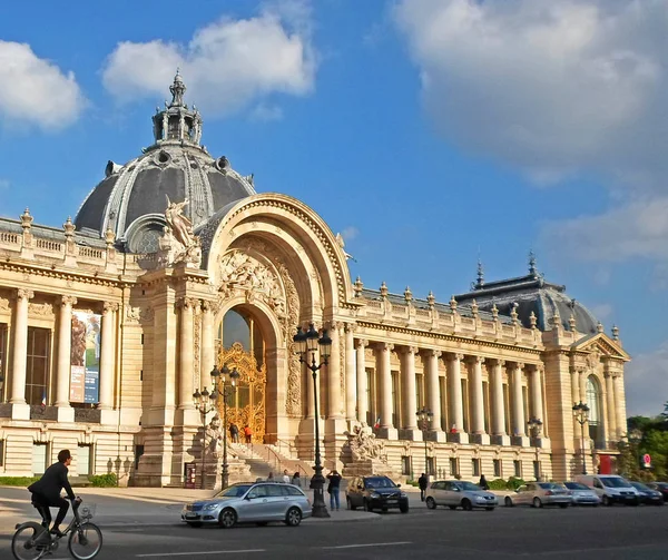O Petit Palais (pequeno palácio ) — Fotografia de Stock
