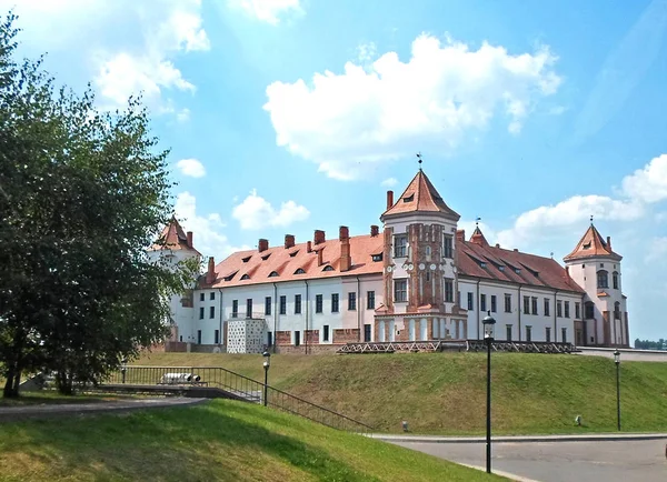 Mittelalterliche Burg in mir — Stockfoto