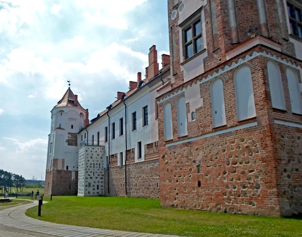 Medeltida slott i Mir — Stockfoto