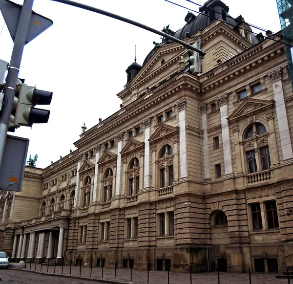 Fachada de la Ópera de Lviv — Foto de Stock