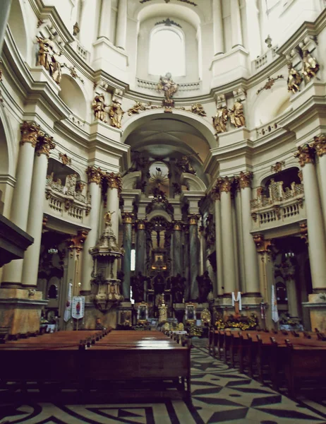 多米尼加教堂的内部 — 图库照片