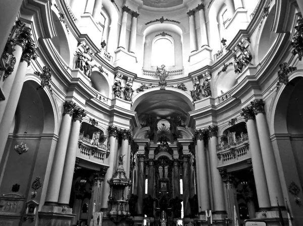 Innenraum der Dominikanerkirche — Stockfoto