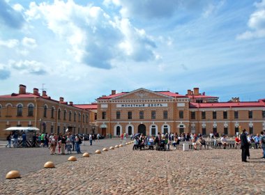 aziz petersburg nane