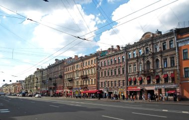 Nevsky Prospect yaz güneşli gün