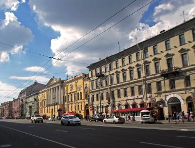 Nevsky Prospect yaz güneşli gün