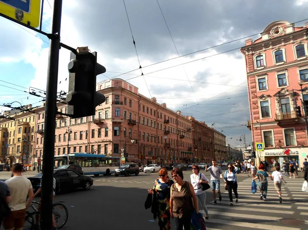 Nevsky Prospect no dia ensolarado de verão — Fotografia de Stock