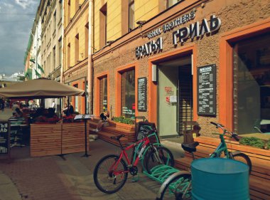 St. Petersburg Merkezi kafe girişi