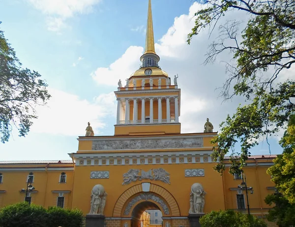 Admiralty building, Saint Petersburg — Stock Photo, Image