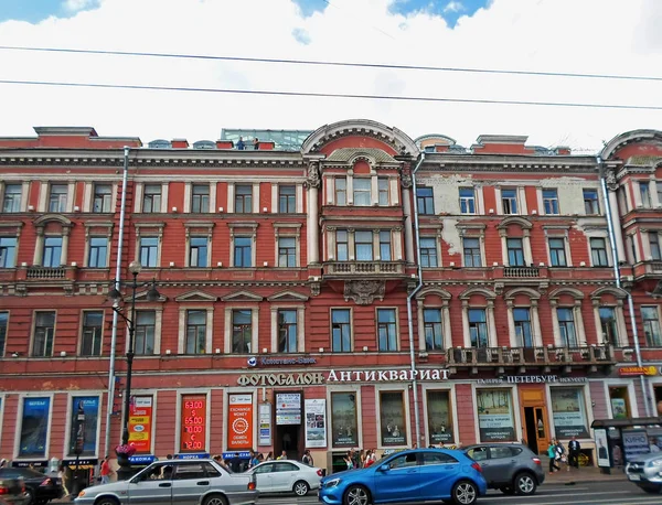 Nevsky Prospect in the summer — Stock Photo, Image