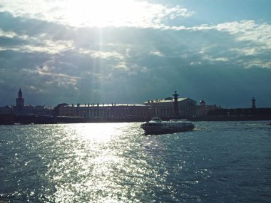 Neva Nehri ve tükürük Vasilyevsky adasının görünümü