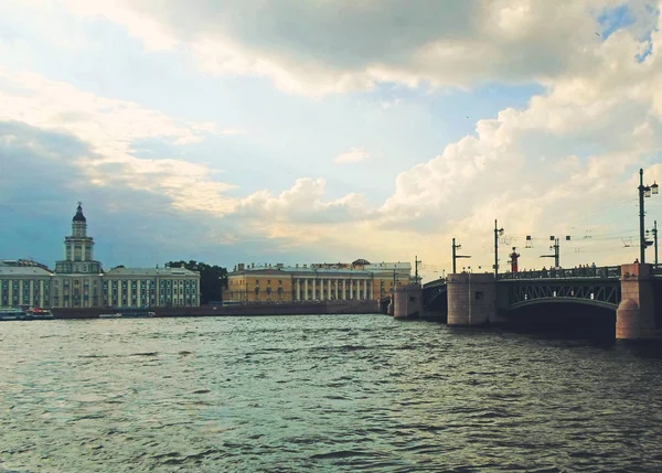 Complejo arquitectónico de Neva Embankment — Foto de Stock