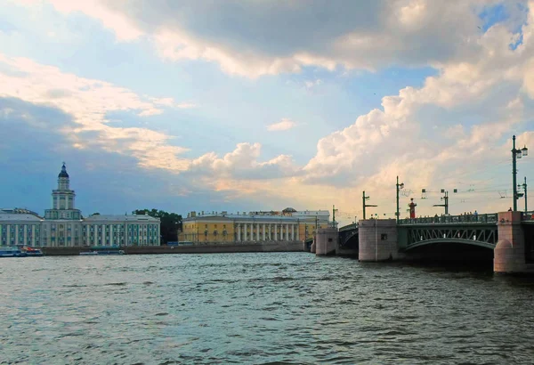 Architecturale complex van Neva Embankment — Stockfoto