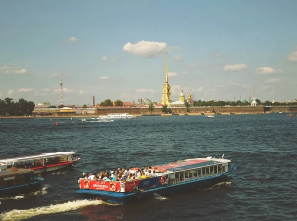 Петропавловская крепость и Нева — стоковое фото