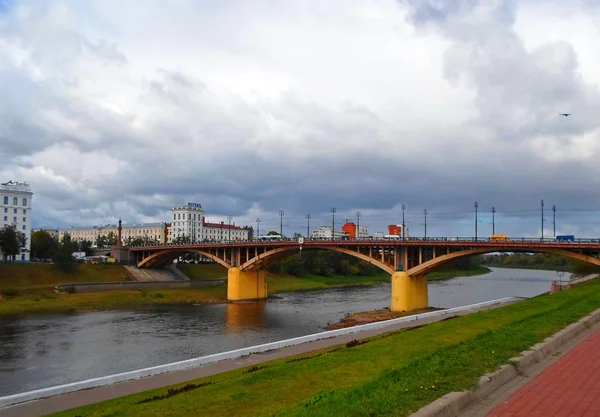Widok na rzekę Dvina i panorama Witebska — Zdjęcie stockowe