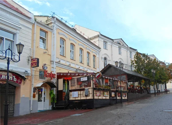 Calle Suvorov cerca de la iglesia Voskresenskaya (Rynkovaya) — Foto de Stock