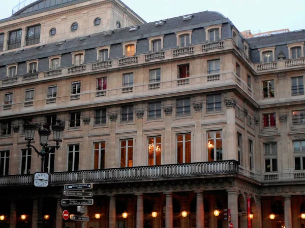 Edificio típico parisino —  Fotos de Stock