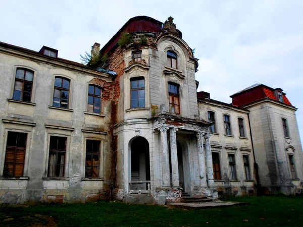 Palazzo abbandonato in Bielorussia — Foto Stock