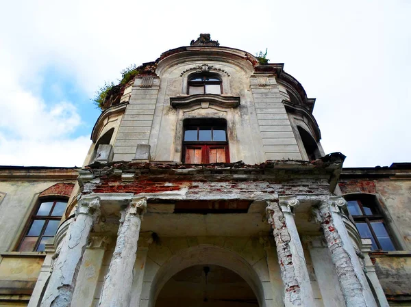 Belarus terk edilmiş Sarayı