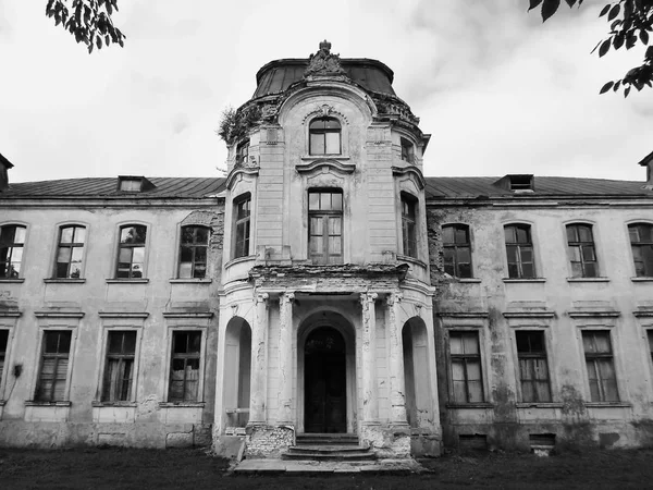 Elhagyott palace, Fehéroroszország — Stock Fotó