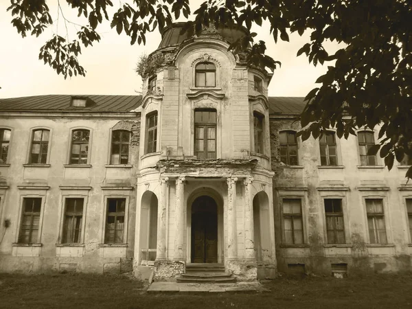 Palais abandonné en Biélorussie — Photo