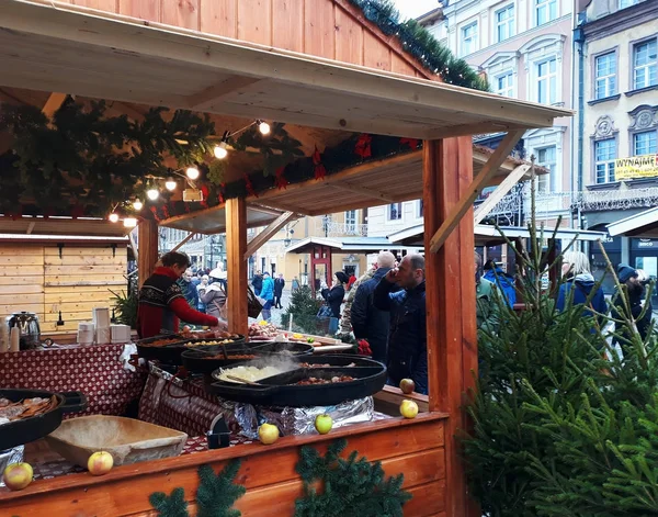 Azonosítatlan Személyek Kereskedelmi Élelmiszer Éves Hagyományos Karácsonyi Vásár Poznan Lengyelország — Stock Fotó