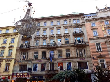 Vienna, Avusturya - 16 Aralık 2017: Noel ağaçları Graben sokakta 