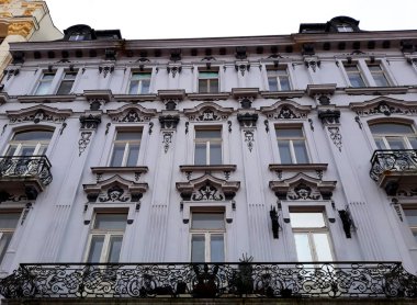 Bratislava, Slovakya - 15 Aralık 2017: Bratislava eski şehir mimarisi