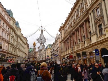 Viyana, Avusturya-16 Aralık 2017: Graben-Viyana 'nın en ünlü caddelerinden biri