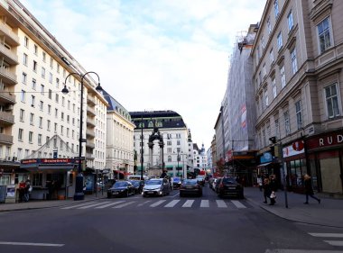 Vienna, Avusturya - 16 Aralık 2017: Viyana şehir merkezinde tarihi binalar