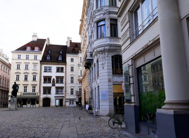 Vienna, Avusturya - 16 Aralık 2017: Viyana şehir merkezinde tarihi binalar